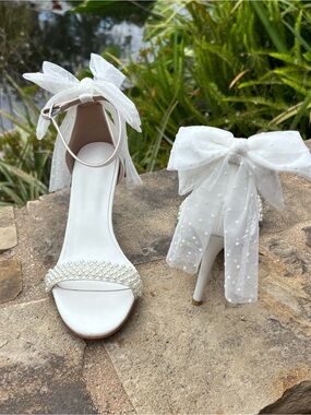 Elegant White Pearl-Embellished Women's Heels with Bow Accent